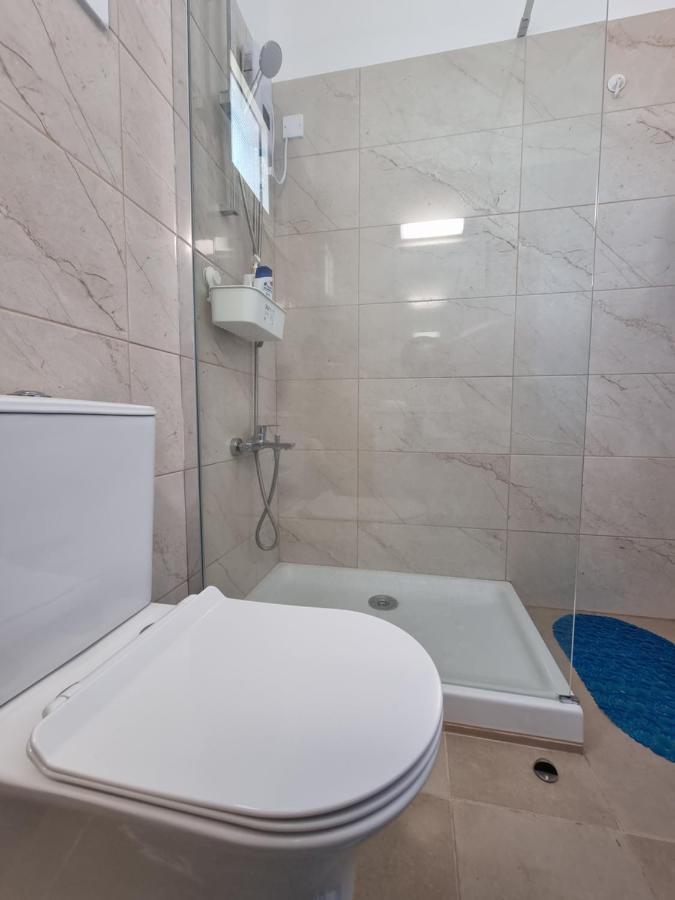 Super Modern Beachfront 1 Bedroom - Sleeps 4 레메소스 외부 사진